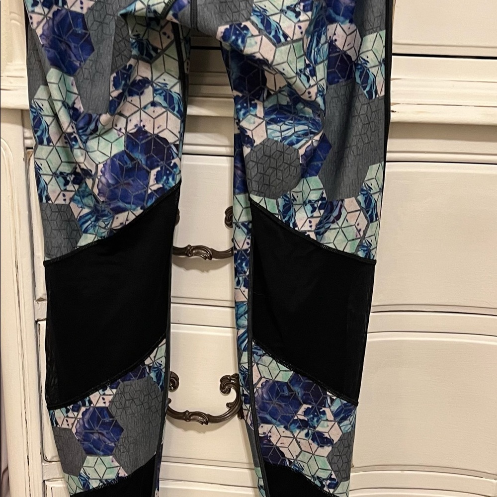 Calia by Carrie Underwood leggings